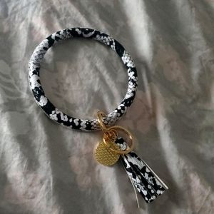 Leather bracelet keyring